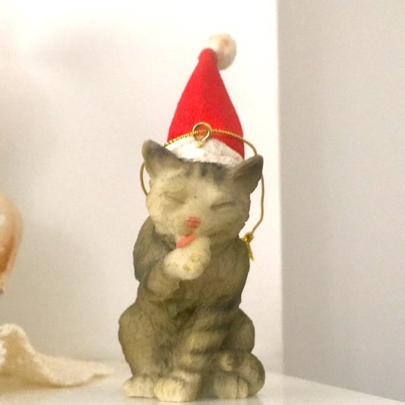 Adorable Stone Resin Cat Christmas Ornament - Picture 10 of 15